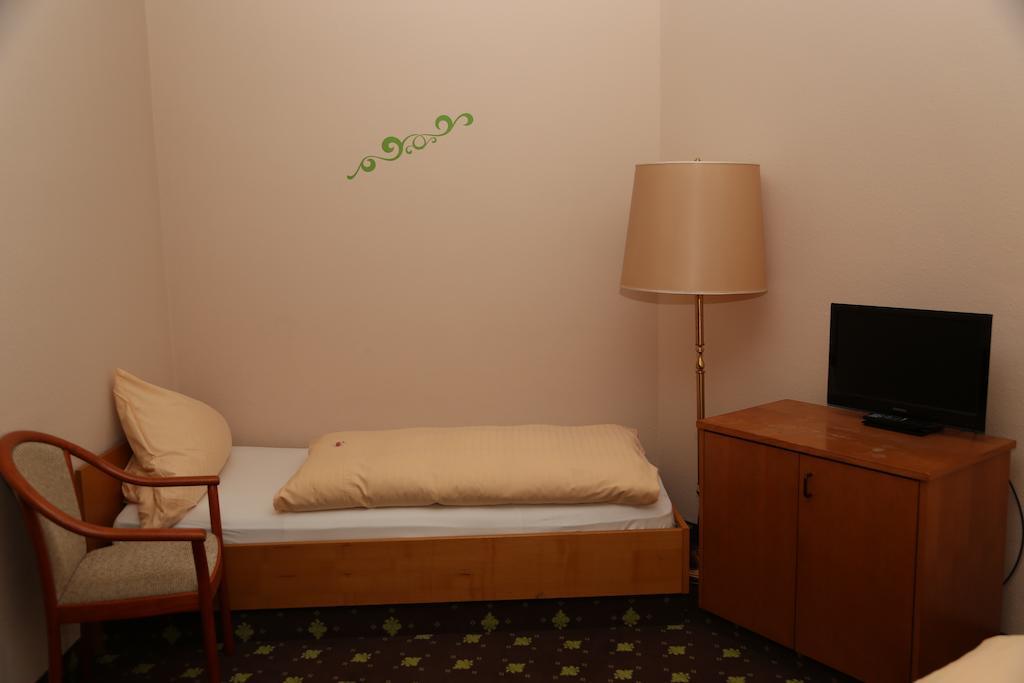 Hotel Taunus Residence Bad Camberg Quarto foto